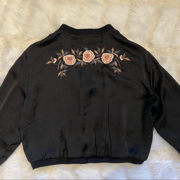 Zara Tops - Zara cropped top. Black.